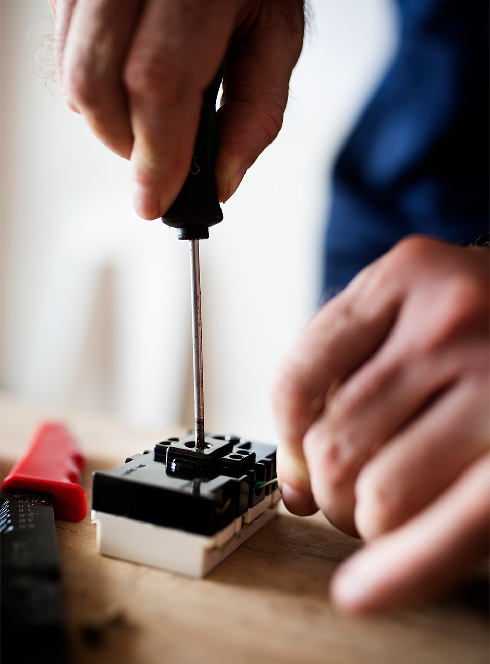 Rénovation système domotique et automatisme par un électricien à Garéoult